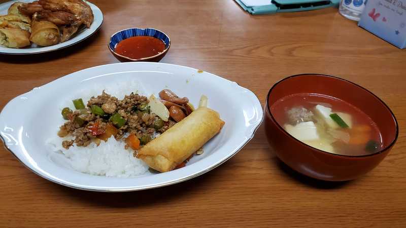 外国とつながりのある小さな女の子と遊びながら 英語の発音を教えてもらったりして こども食 小林じゅうたろう コバヤシジュウタロウ 選挙ドットコム