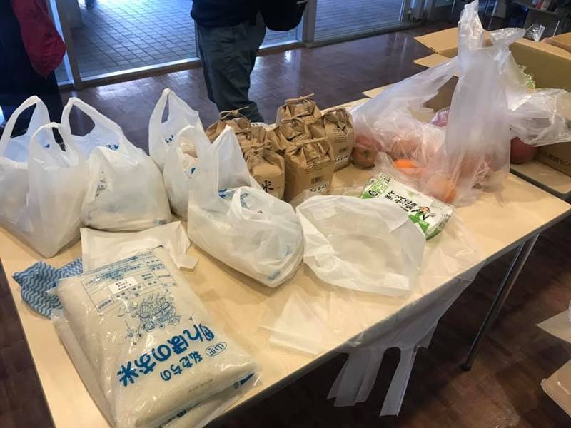 聖イグナチオ教会 四ツ谷 での ゴールデンウィーク大人食堂 相談会 約200名にお弁当と食料 平井里美 ヒライサトミ 選挙ドットコム