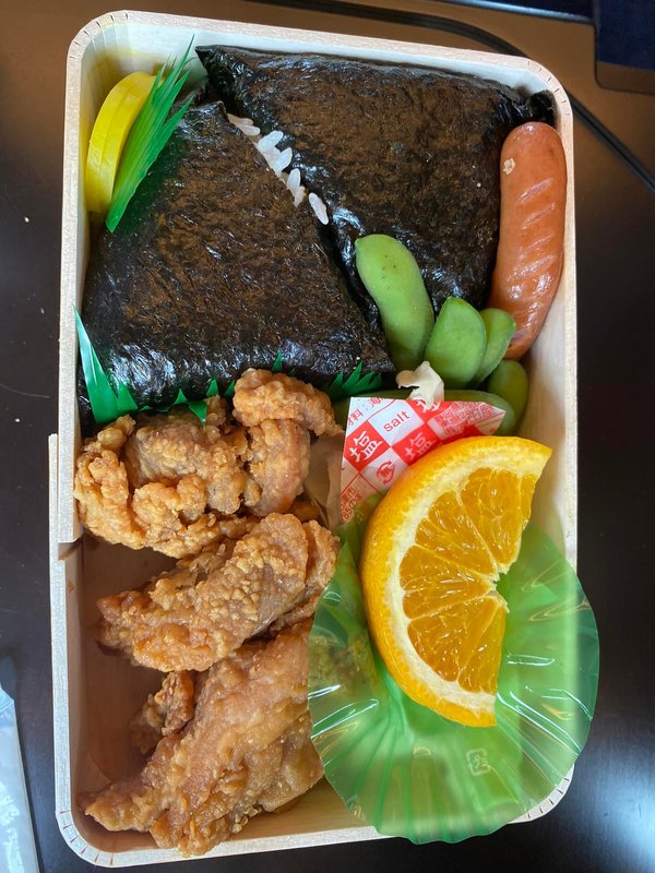 鹿児島に向かう車内で 広島名物 むさしの若鶏むすび弁当 をいただきました おおにし健介 オオニシケンスケ 選挙ドットコム