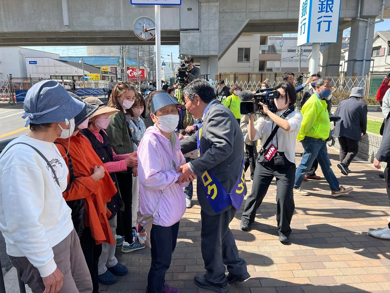 高石市長選！熱い戦いが始まった‼️無所属現職阪口伸六候補vs大阪維新公認畑中まさあき候補の一騎... 水ノ上なるあき（ミズノウエナルアキ） ｜ 選挙ドットコム